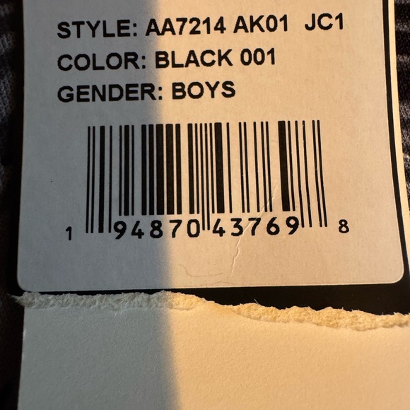 NWT Addidas hoodie for boys. Size L. - Picture 6 of 6